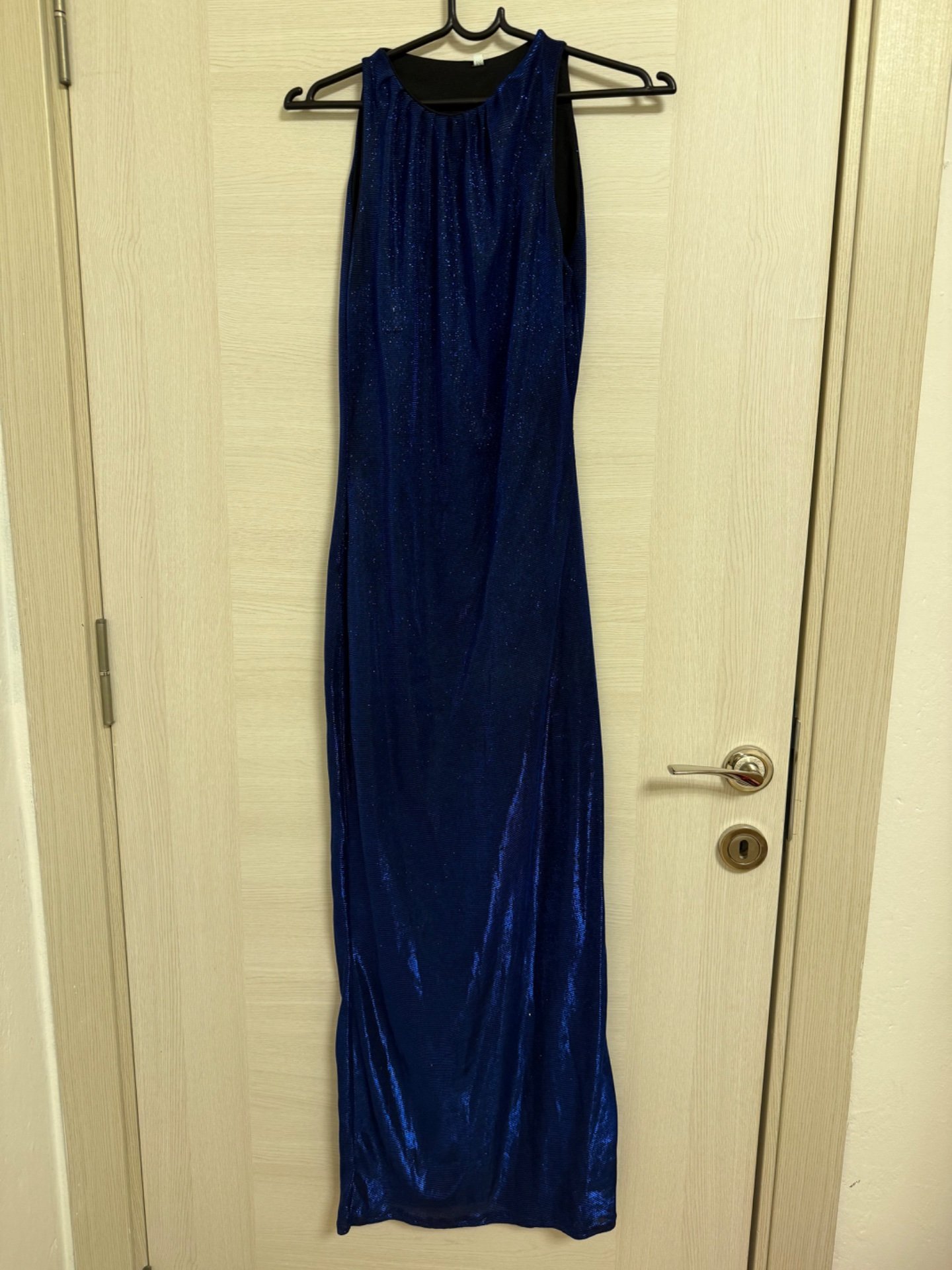 Светкав фустан