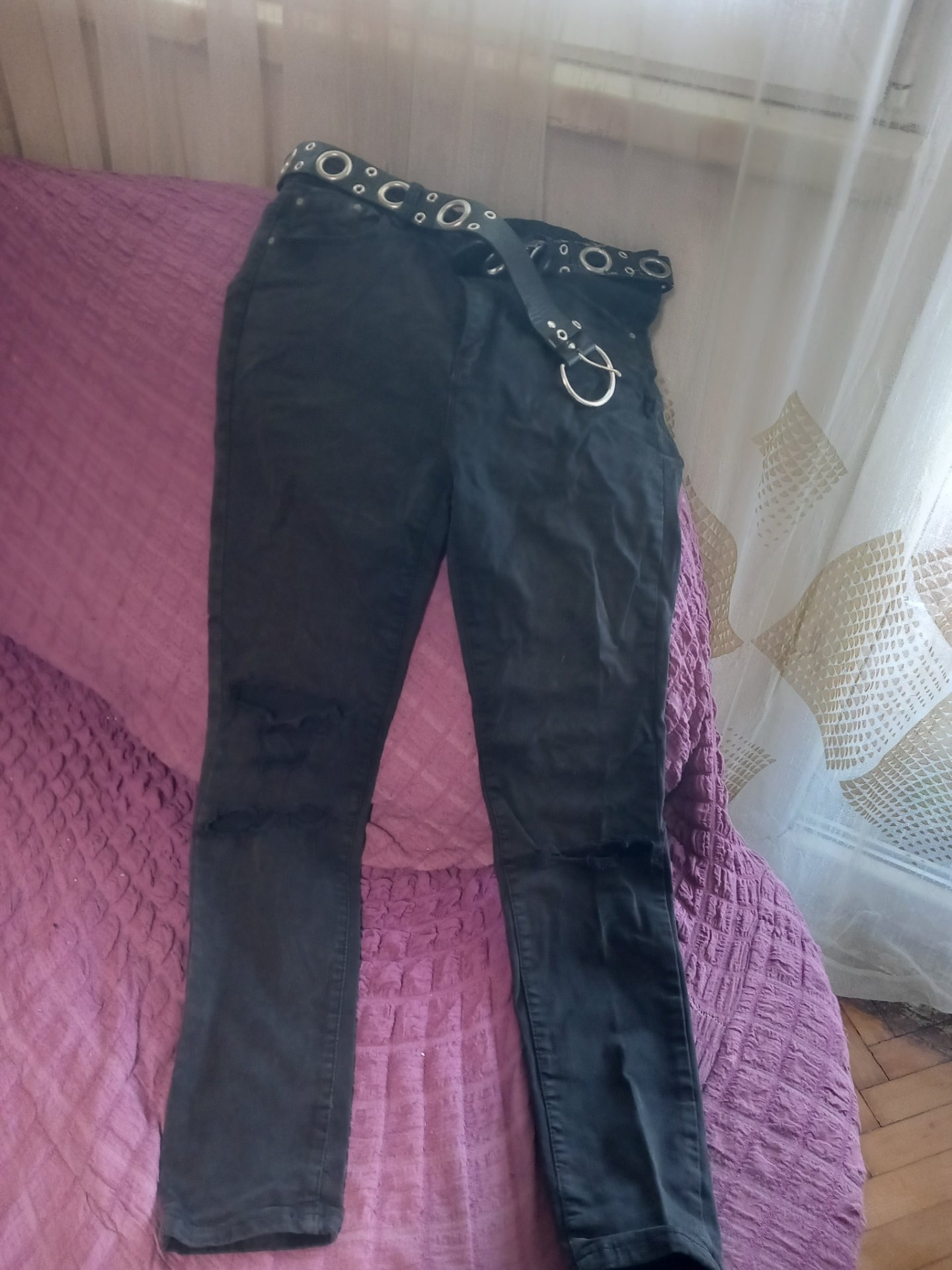 Ambar crni skinati farmerki