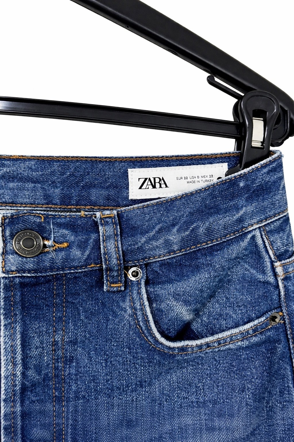 Zara Straight Fit - 3