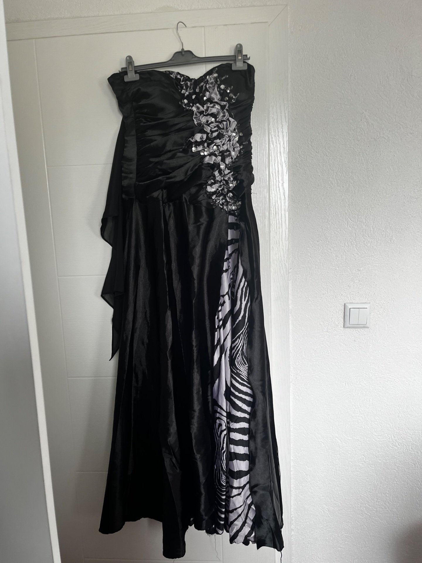 Eleganten fustan L-XL