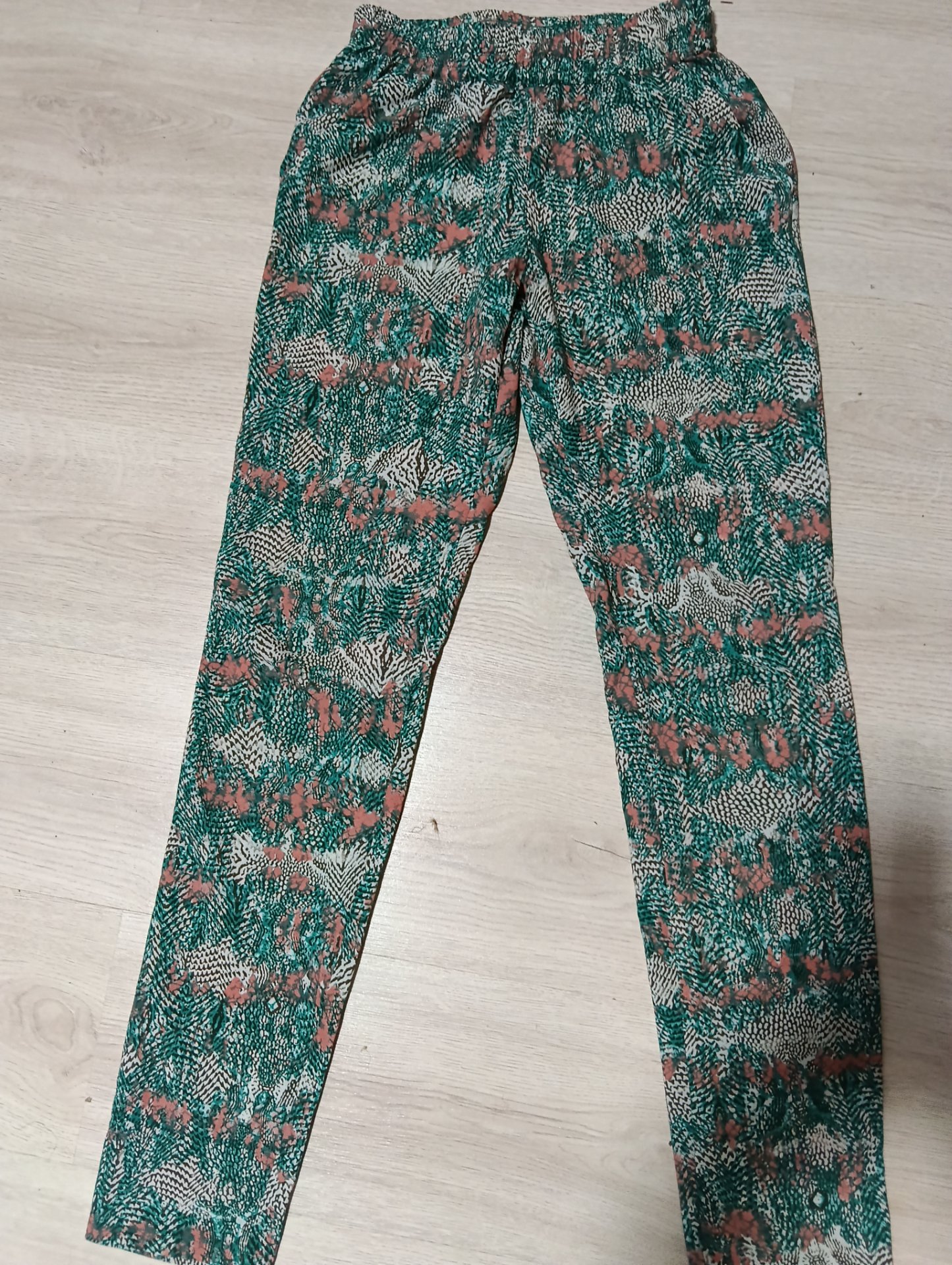 Letni pantaloni motivi