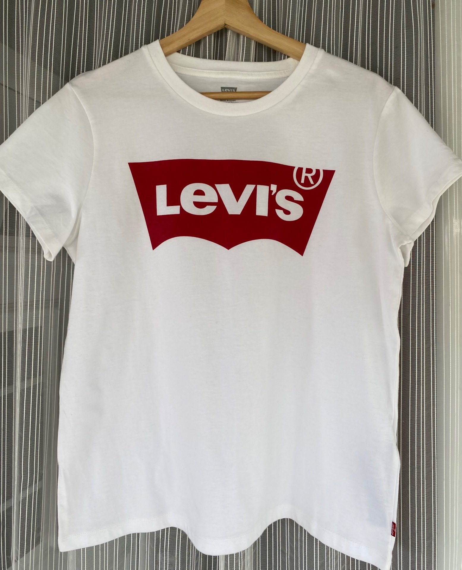 НОВА! Класична Бела Levi's Маичка со Лого  Големина L