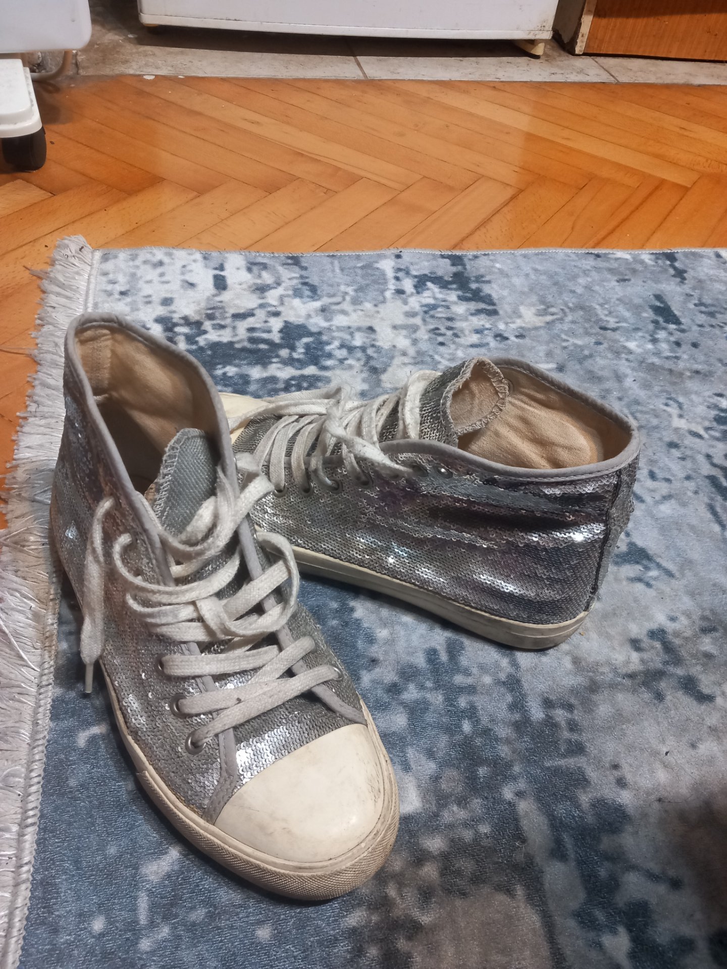 Mango visoki starki so svetki