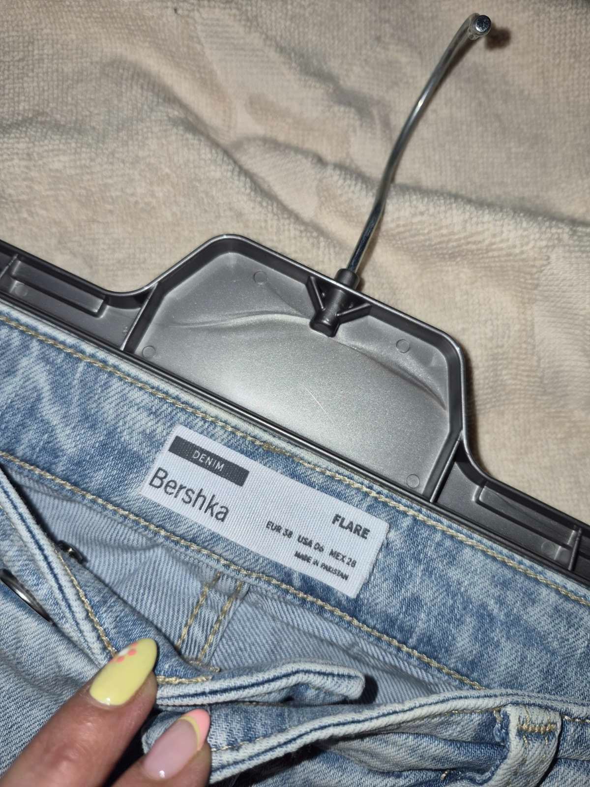 Bershka ''flare'' farmerki - 4
