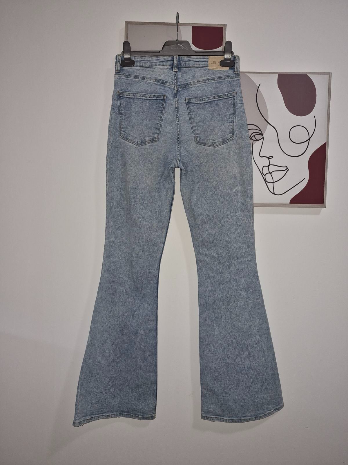 Bershka ''flare'' farmerki - 2