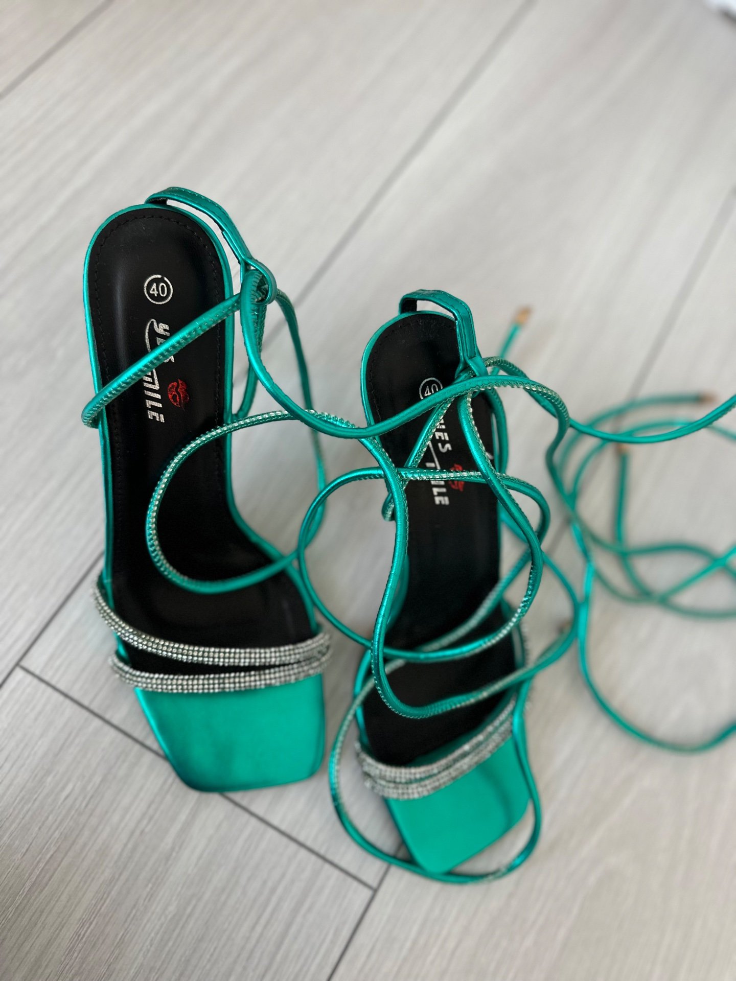 Зелени штикли со врвки