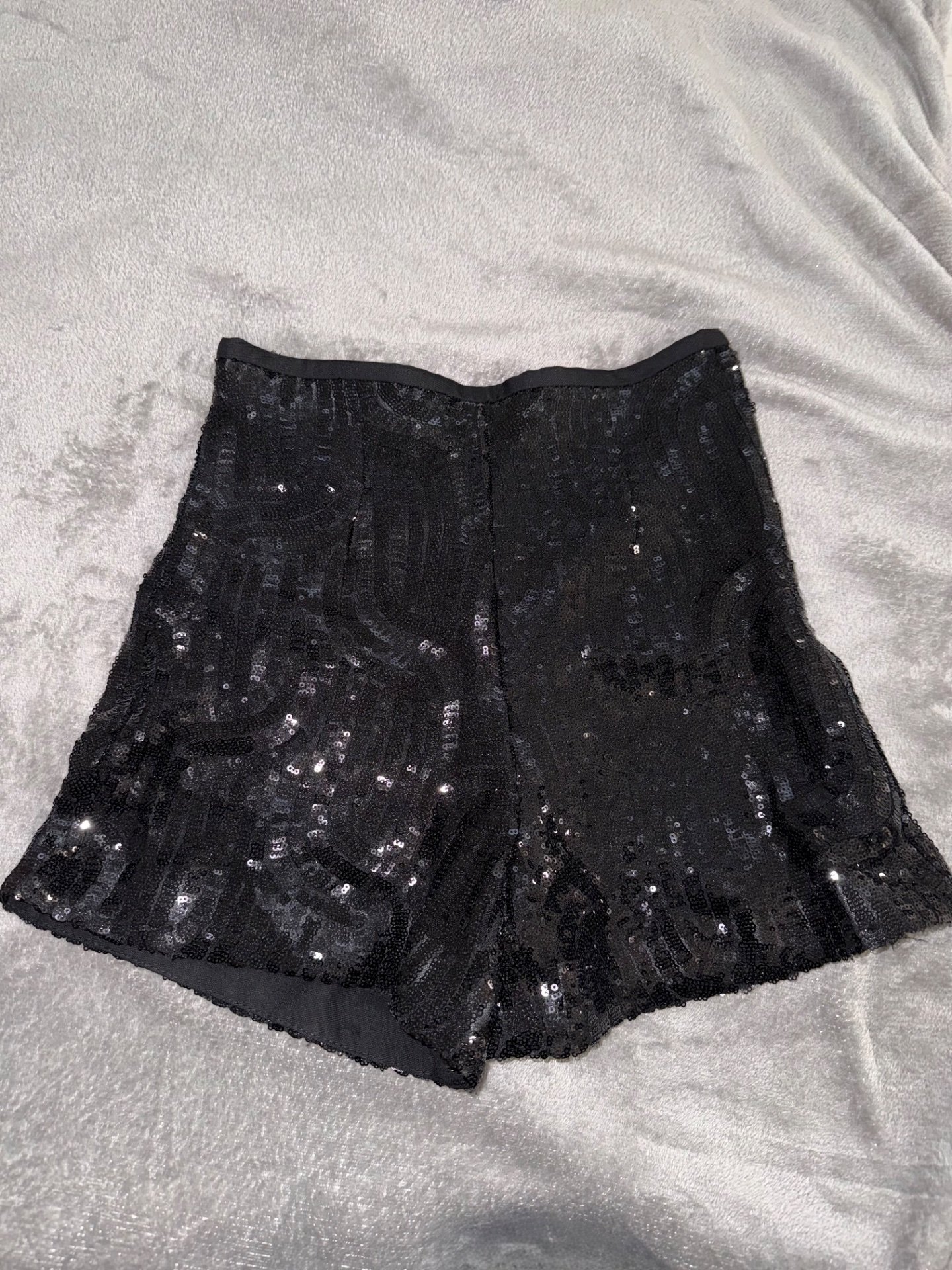 Zara svetkavi shorcevi - 2