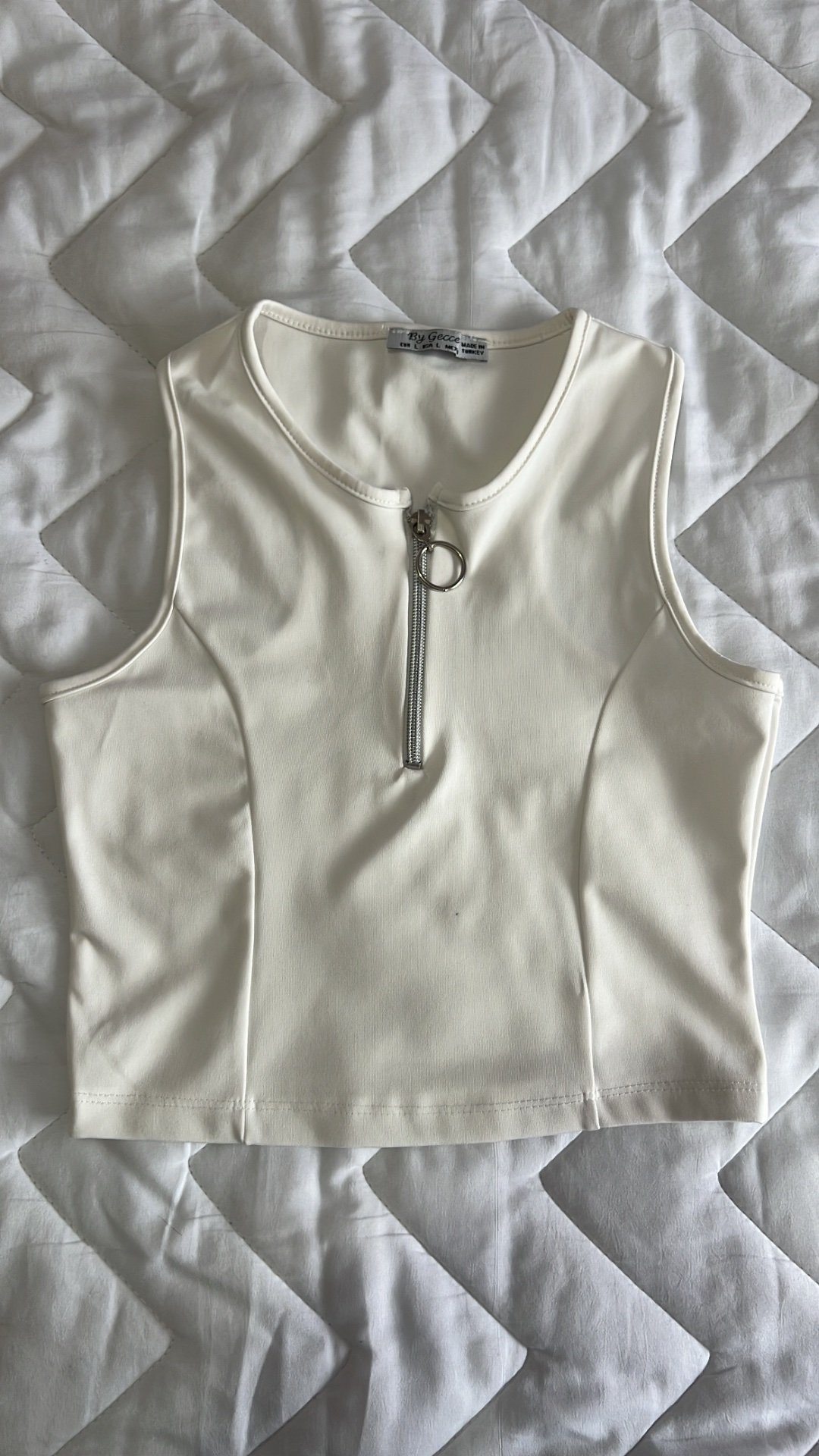 Бело топче со патент