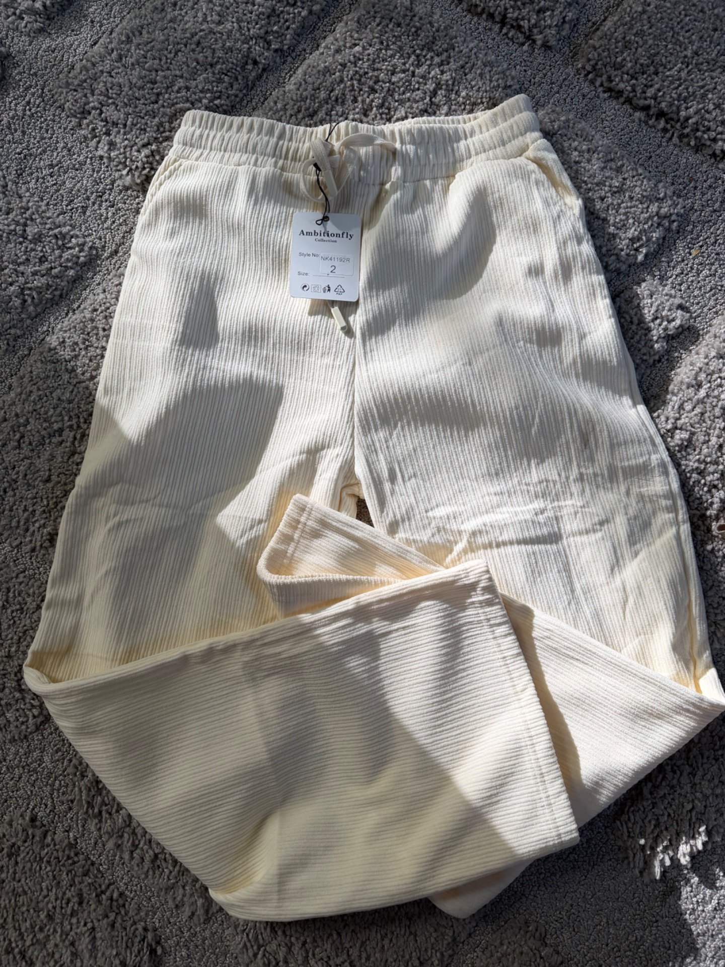 Нови, беж кежуал пантолони