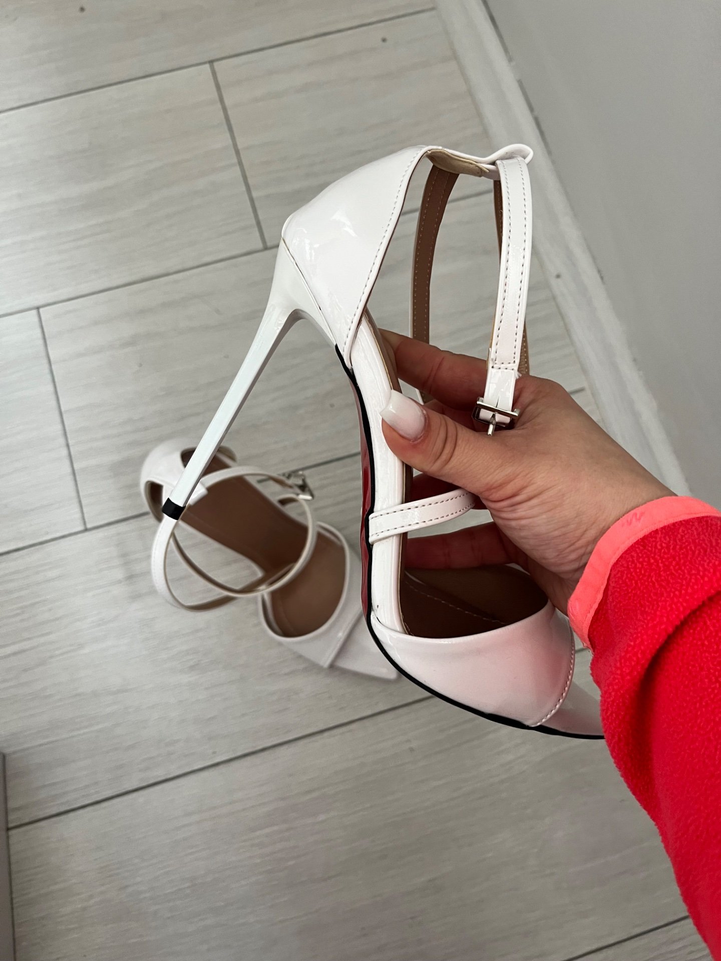 Бели штикли 35 - 2