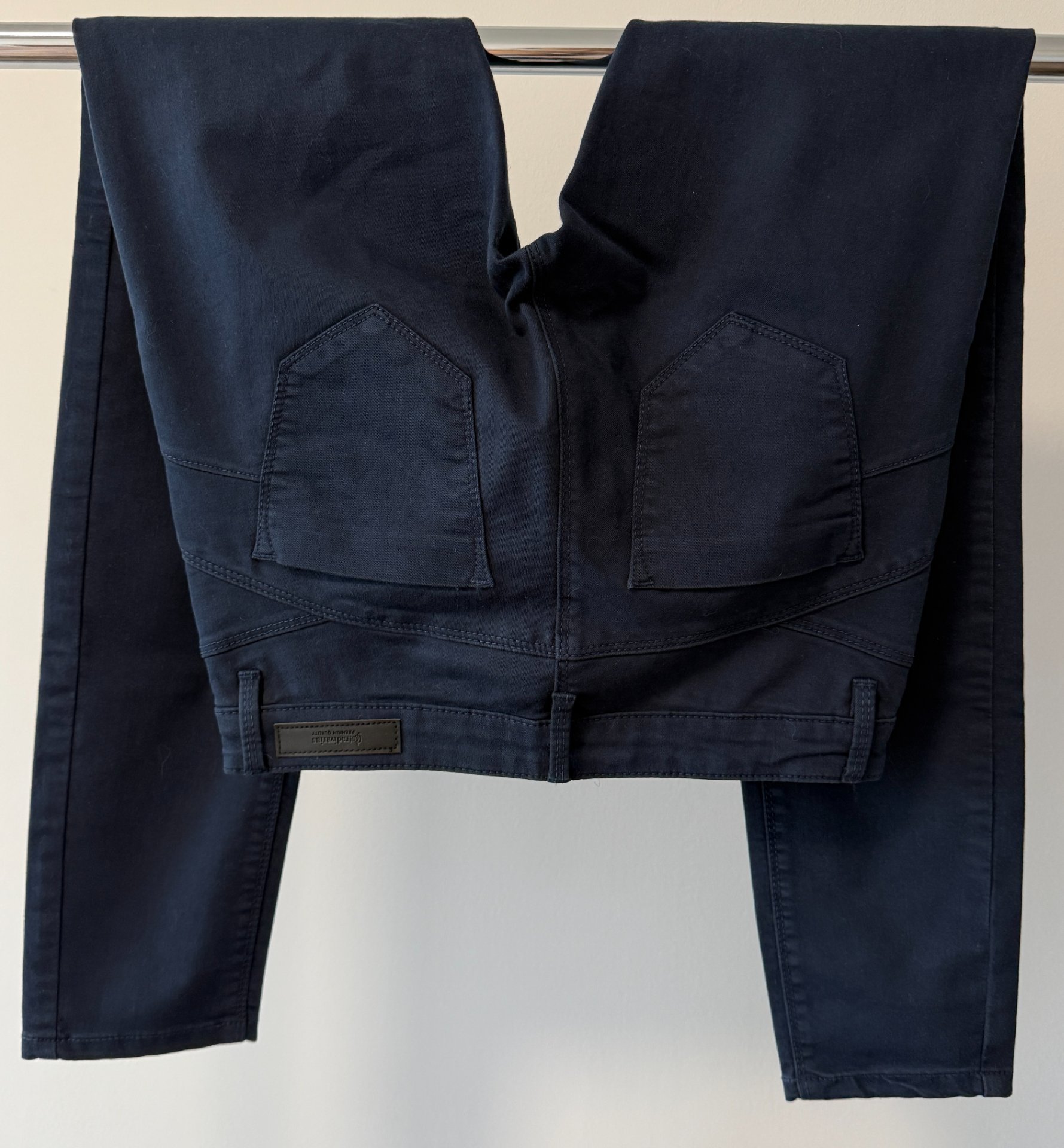 Temno sini pantoloni Stradivarius
