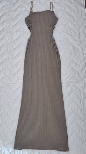 Беж фустан со златни детали