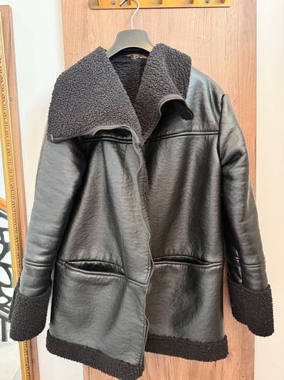 Зимска кожна јакна со крзно
