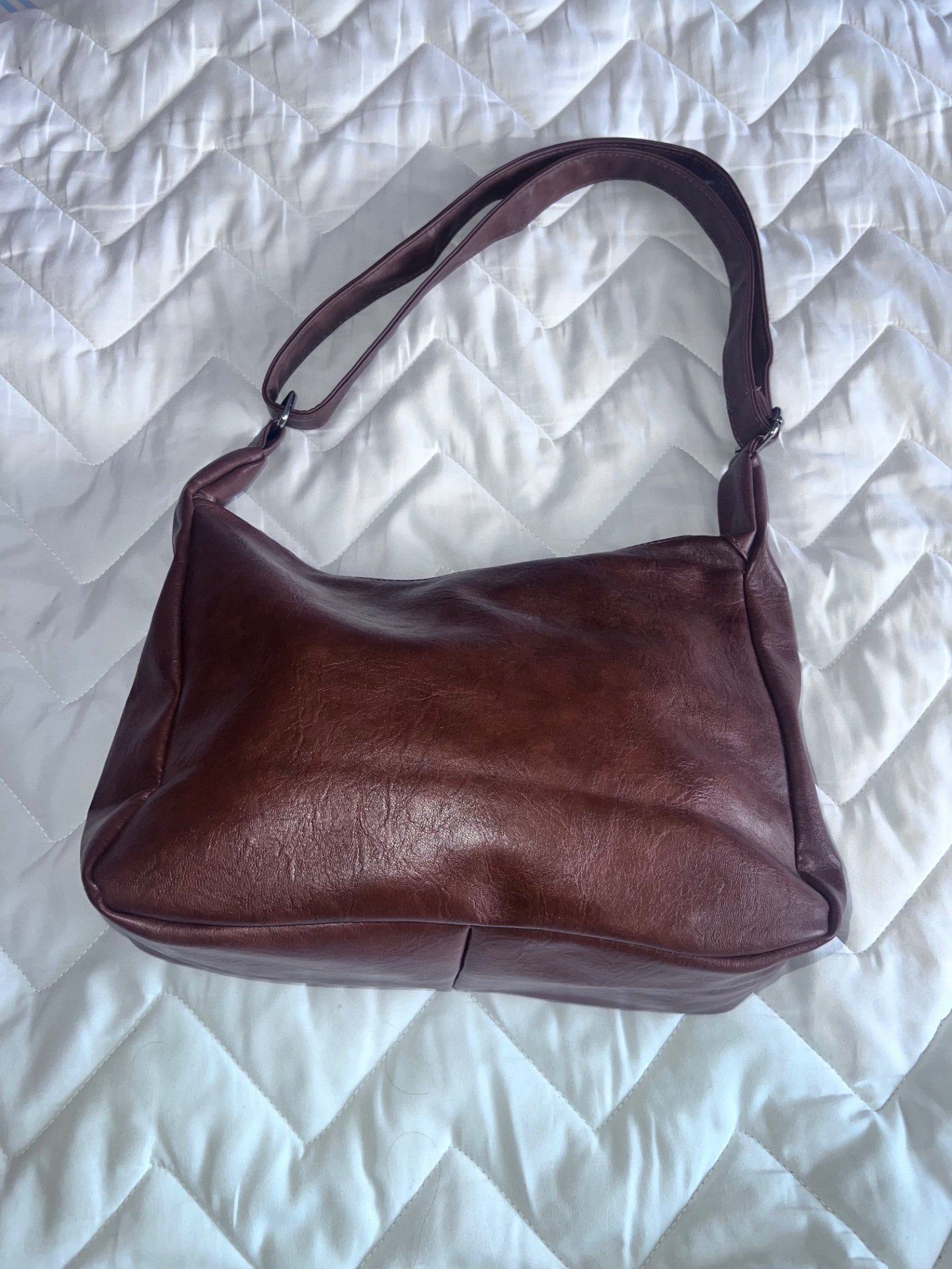 Кафеава чанта со украс - 2