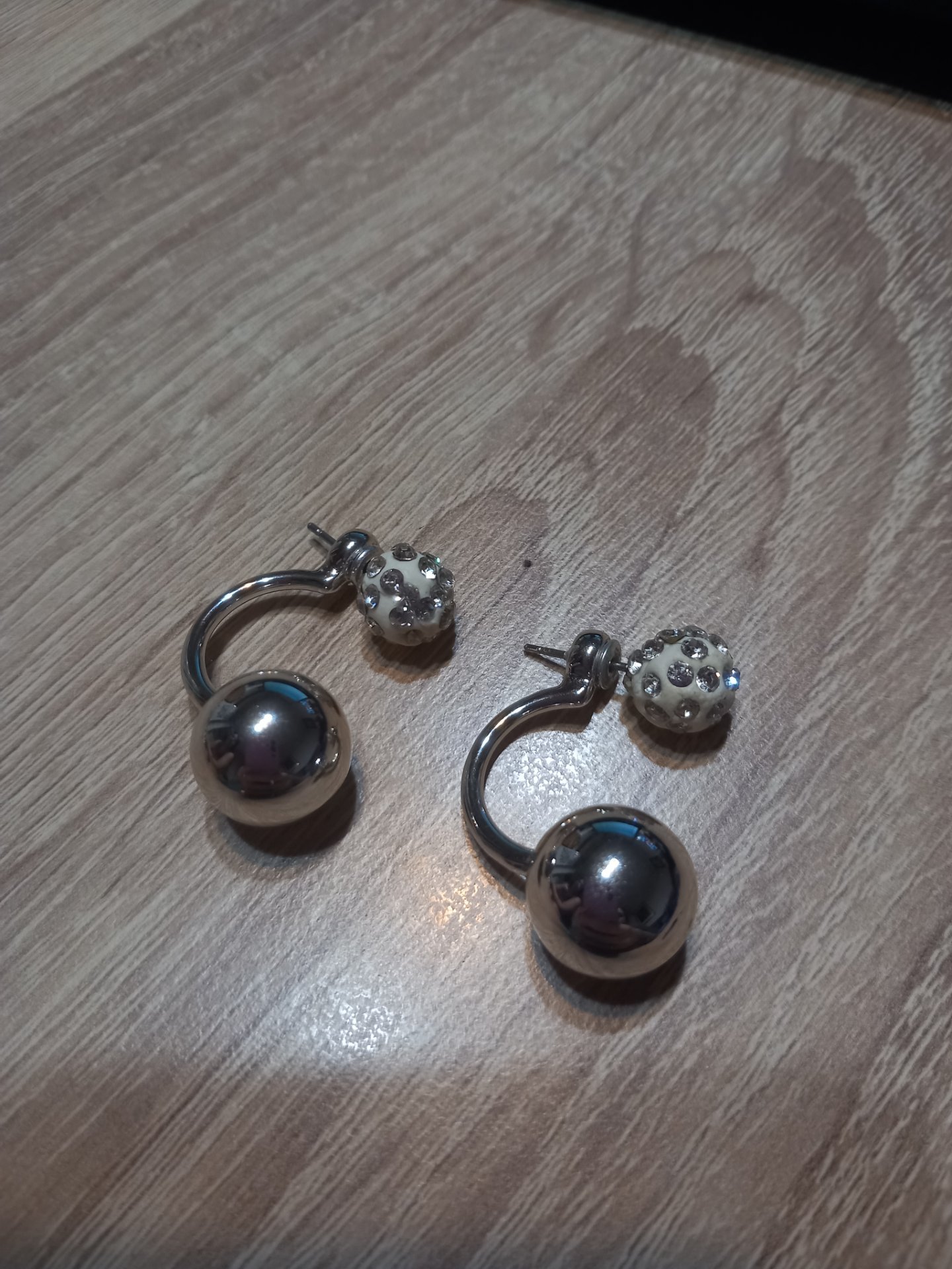 Zia obetki so cirkoni novi