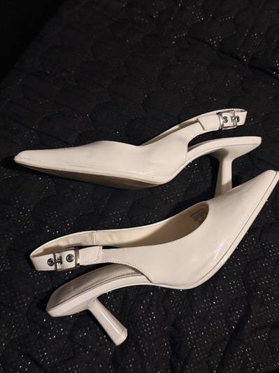 Beli stikli 38