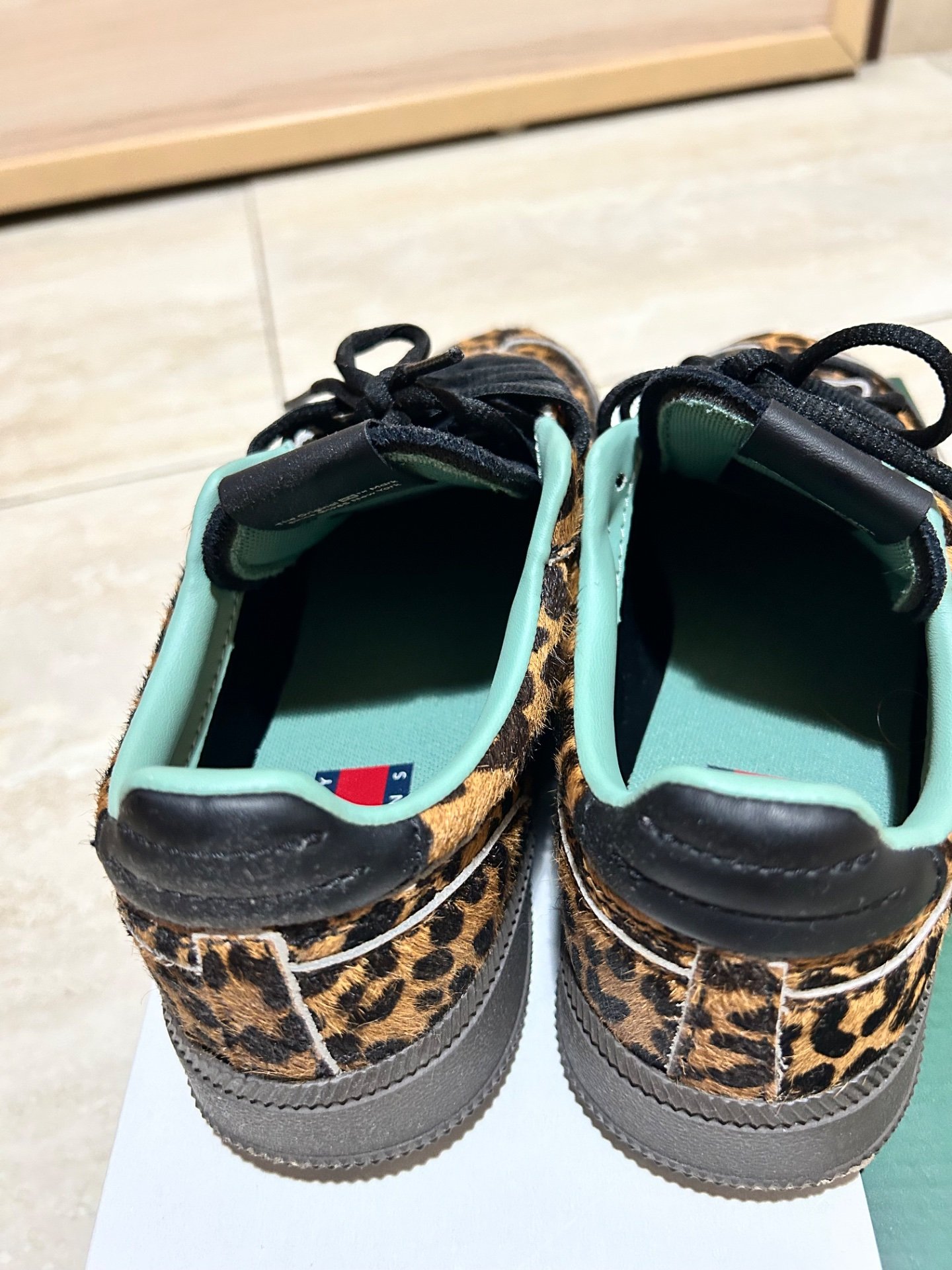 Tommy Hilfiger - 2