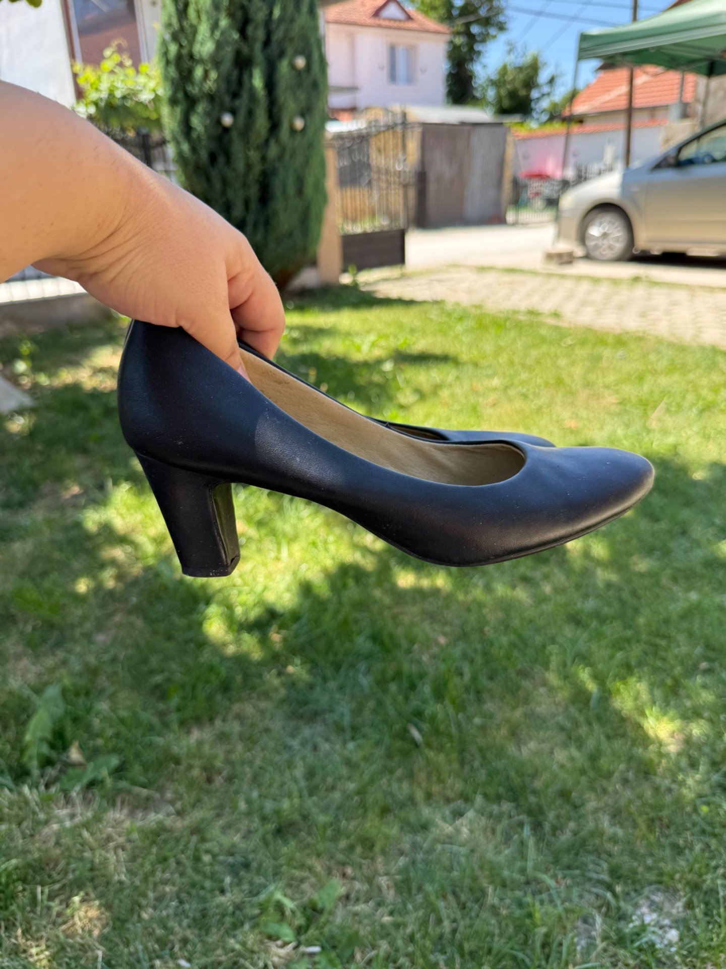 се продава
