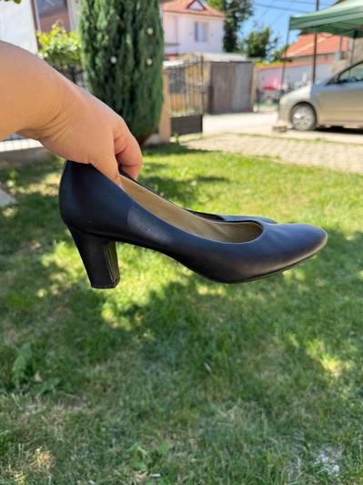 се продава