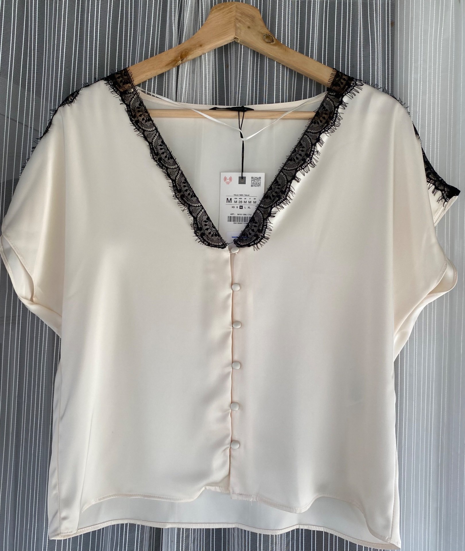 НОВО СО ЕТИКЕТА! ZARA Сатенска Блуза со Чипка ✨ (Достапна во XS, S, M, L) - 2