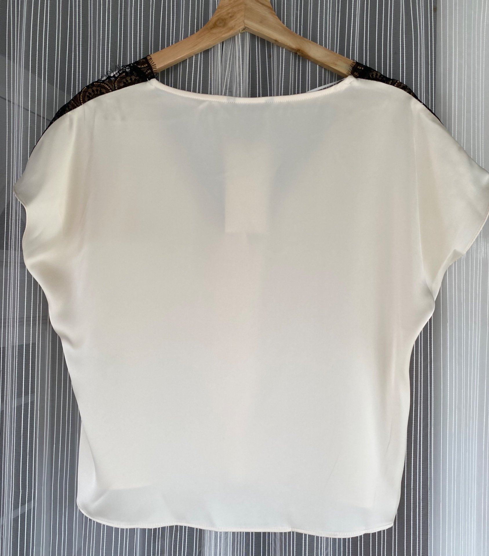 НОВО СО ЕТИКЕТА! ZARA Сатенска Блуза со Чипка ✨ (Достапна во XS, S, M, L) - 3