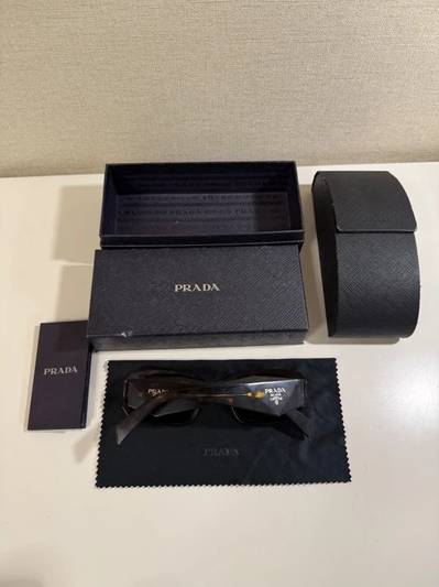 Prada очила за сонце