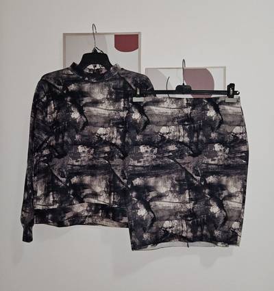 Nov komplet (suknja i bluza)
