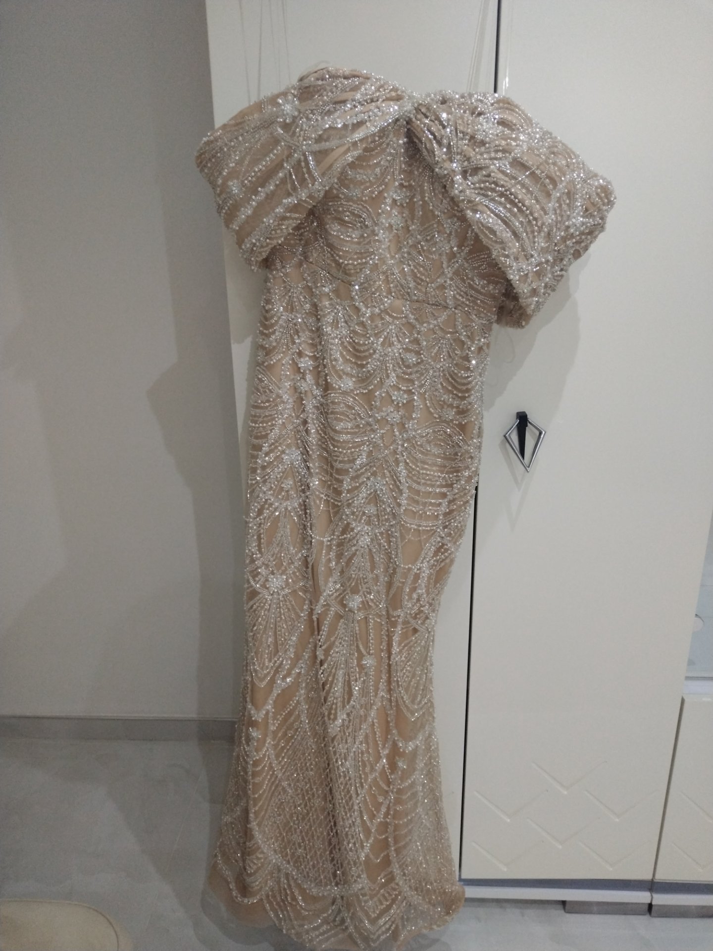 Eleganten fustan
