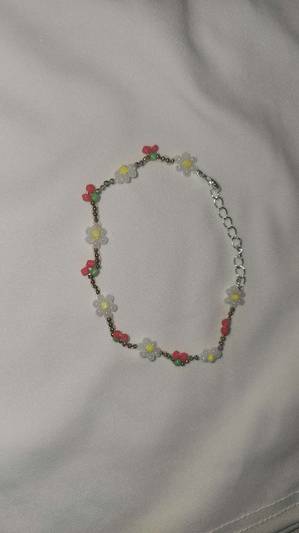 Daisy and cherry beaded bracelet