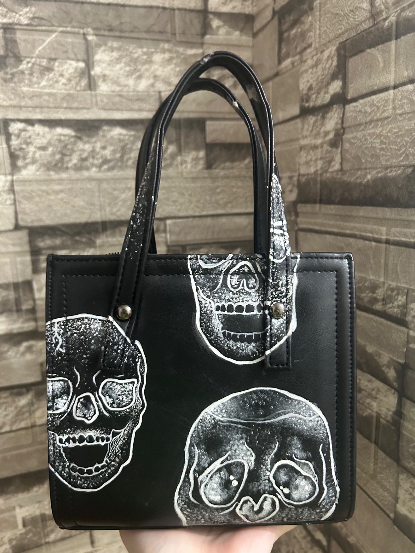 black hand bag