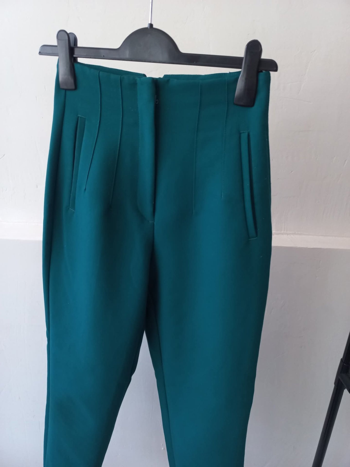 zara панталони