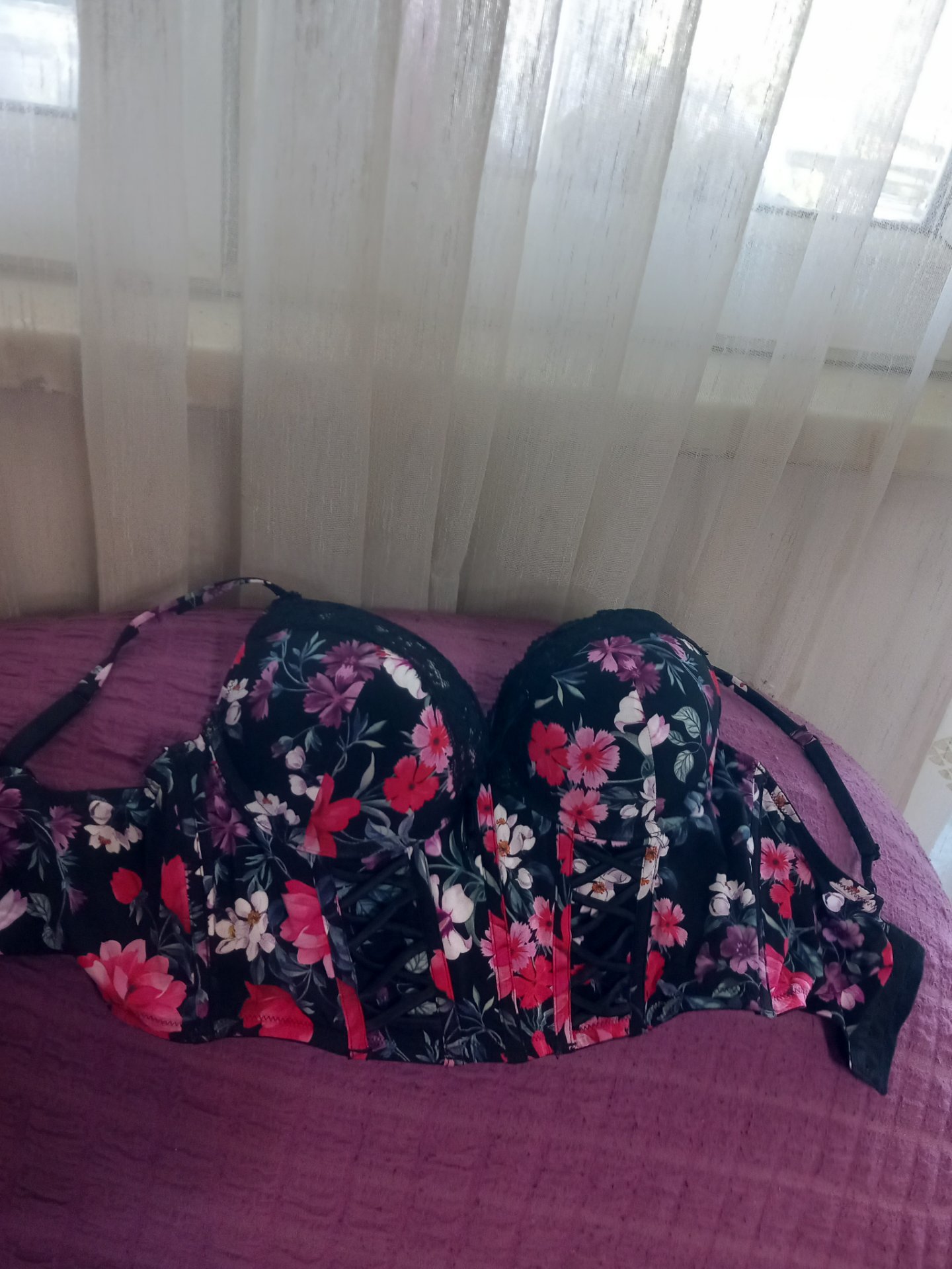 New Yorker cveten korset