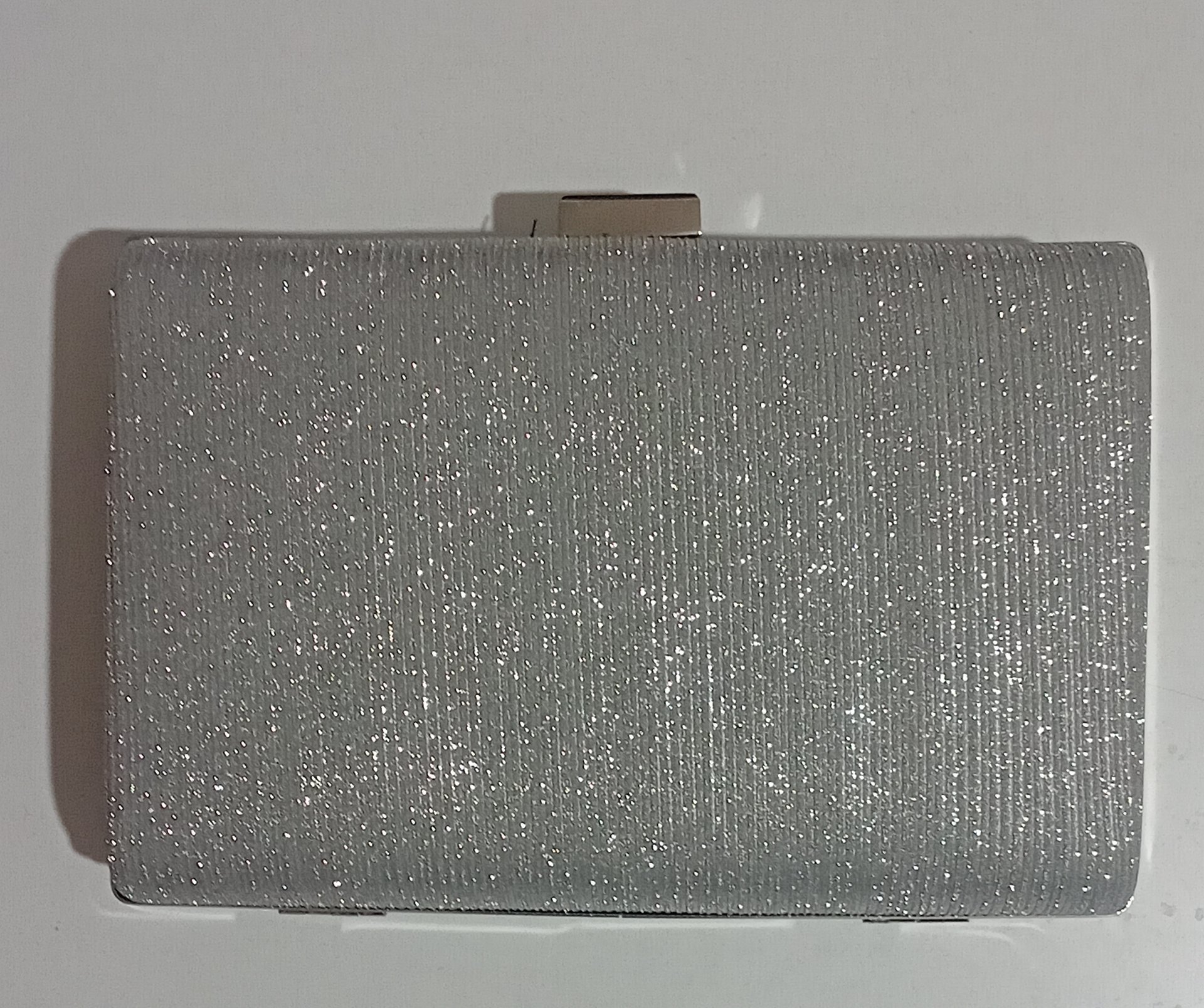 Свечена ташничка