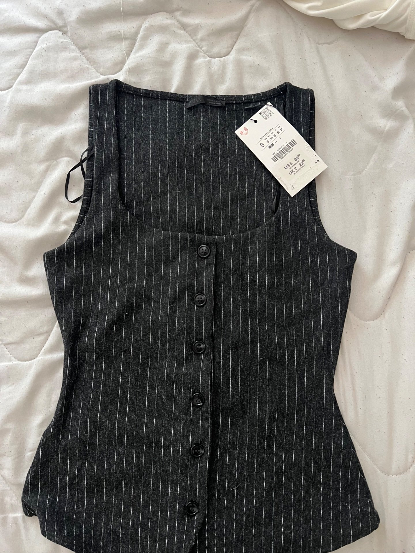 Zara novo topce so kolcinja