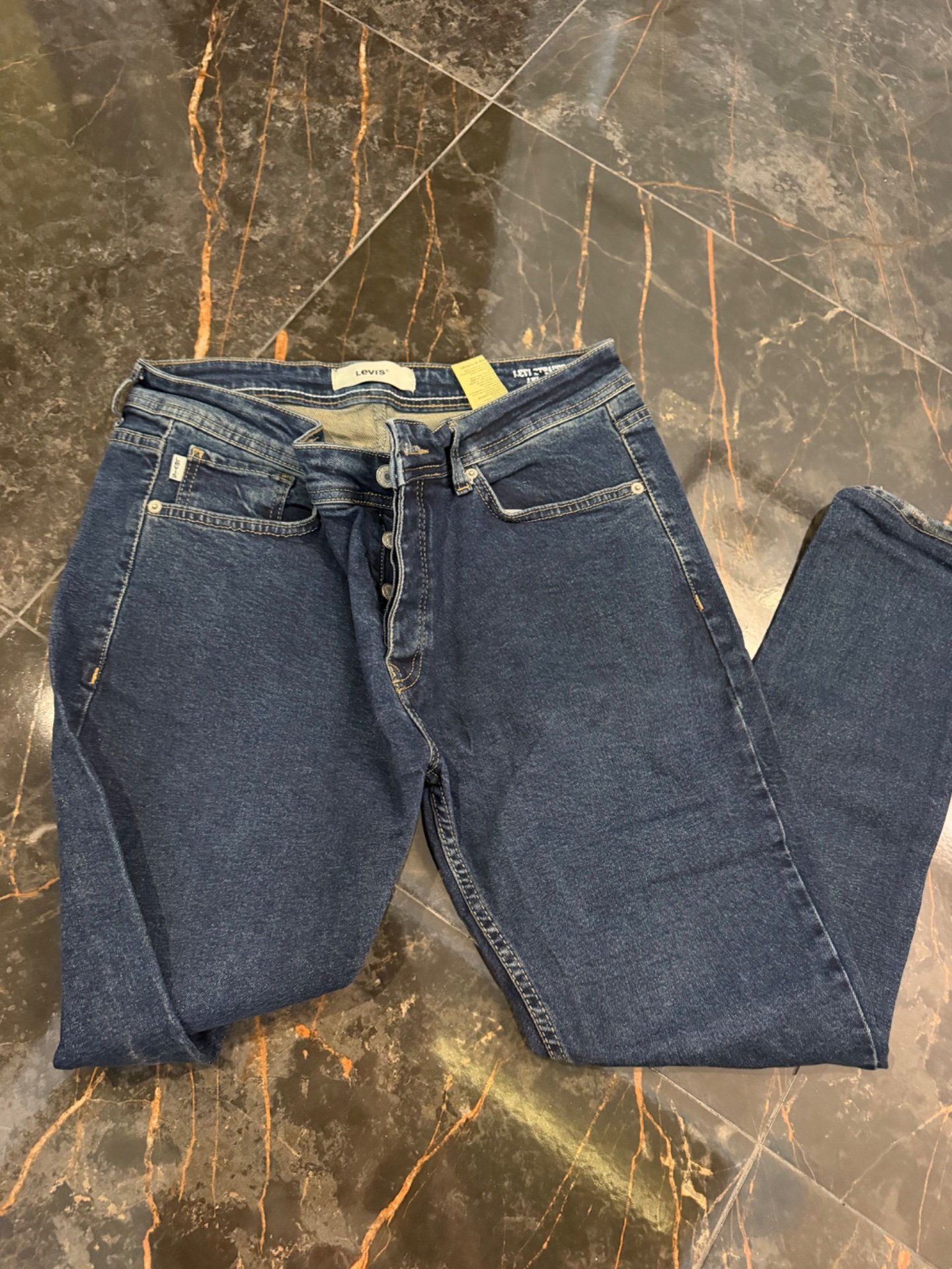 Levis - 3