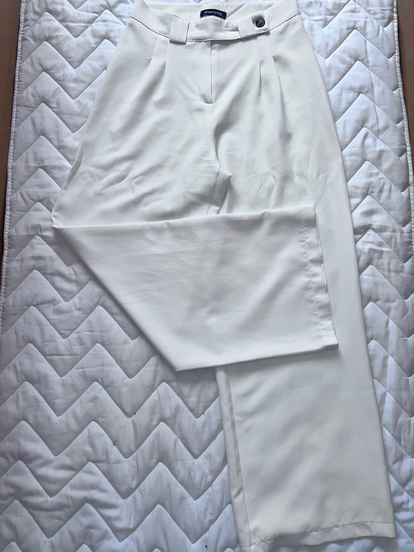 Бели панталони