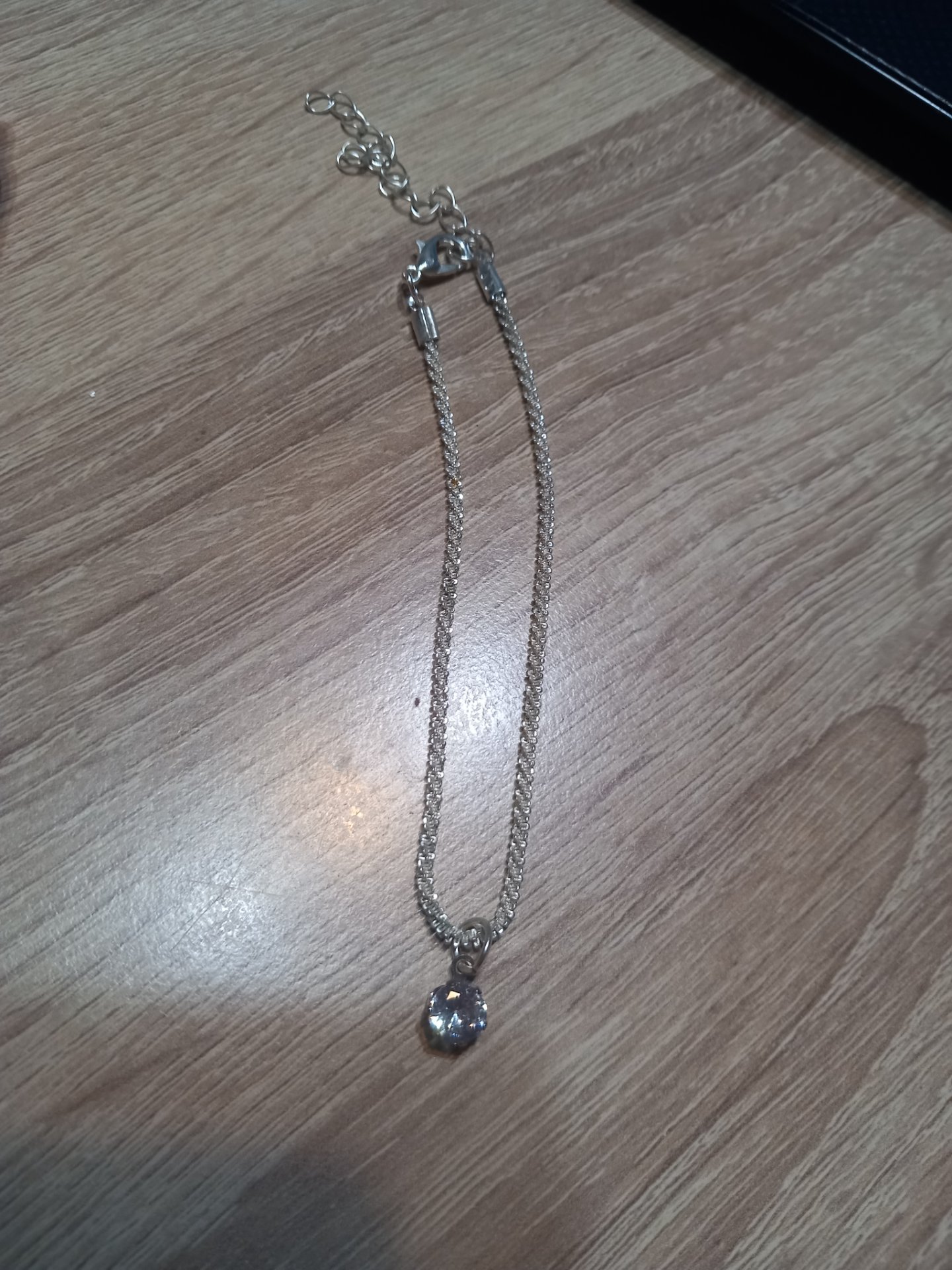 Zia srebrena alka so cirkon