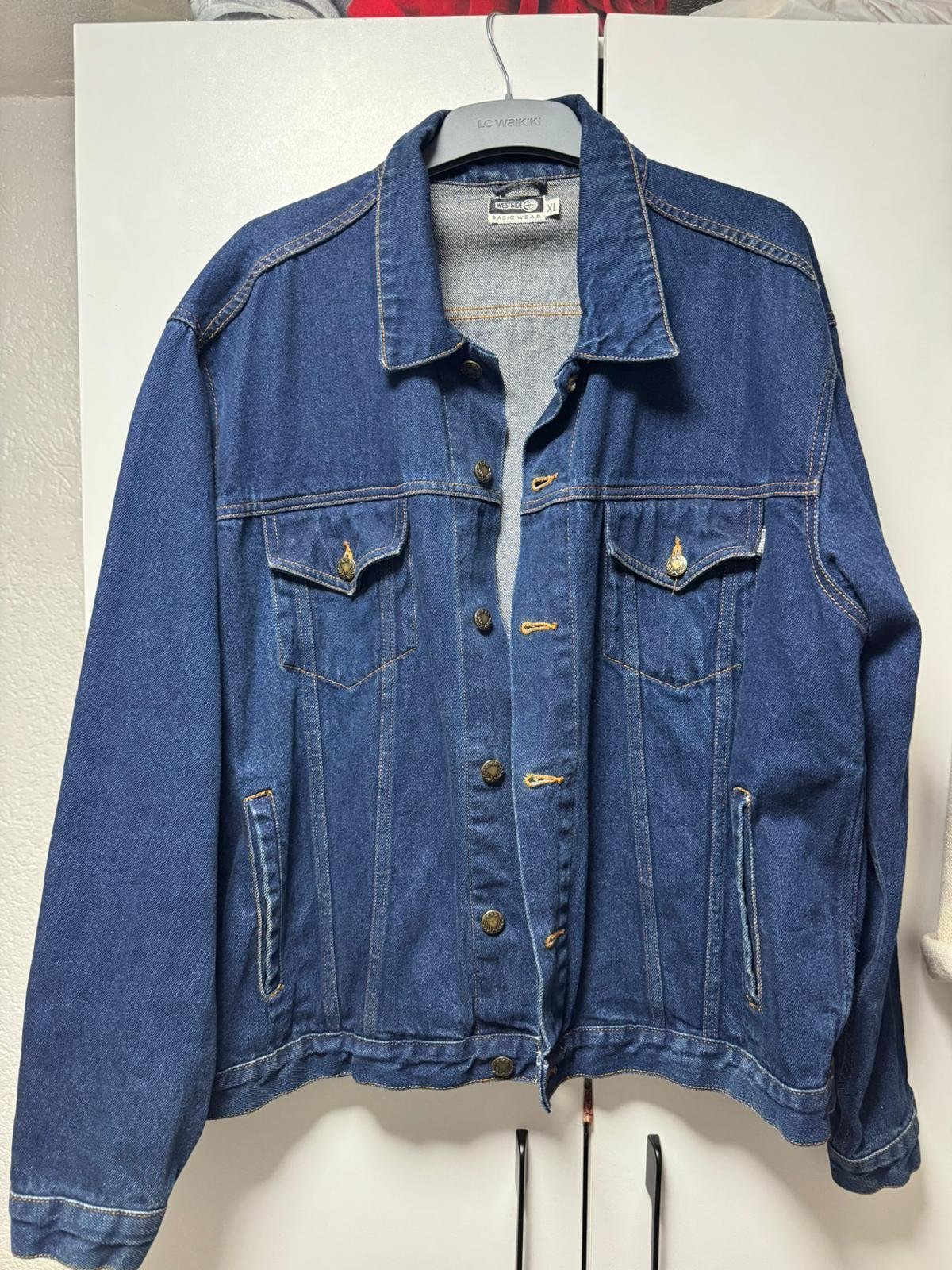 Се продава машка тексас јакна од брендот Westside Basic Wear,