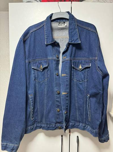 Се продава машка тексас јакна од брендот Westside Basic Wear,