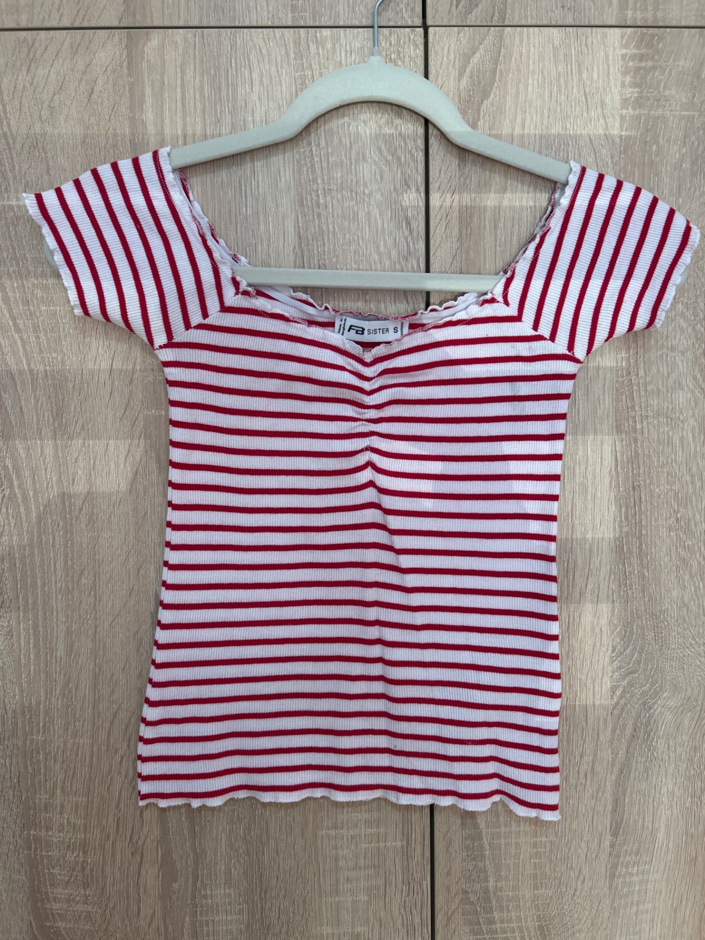 Црвено-бела маичка