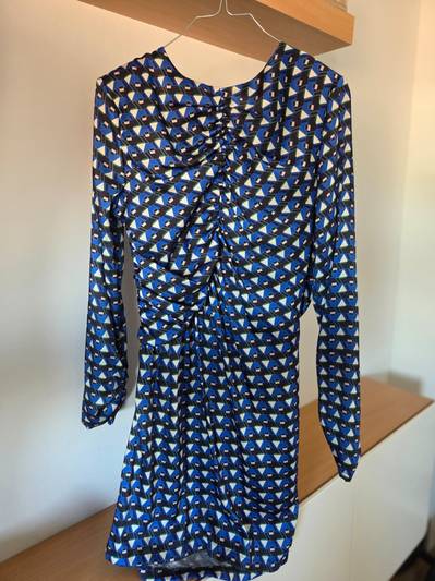 Дезениран краток фустан