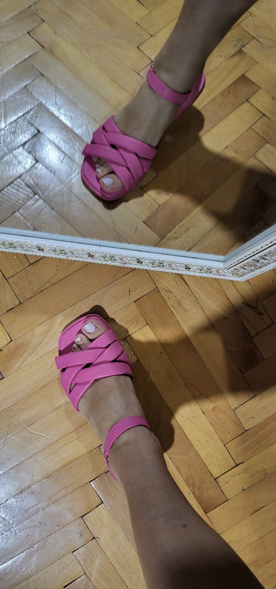 Розеви ниски сандали