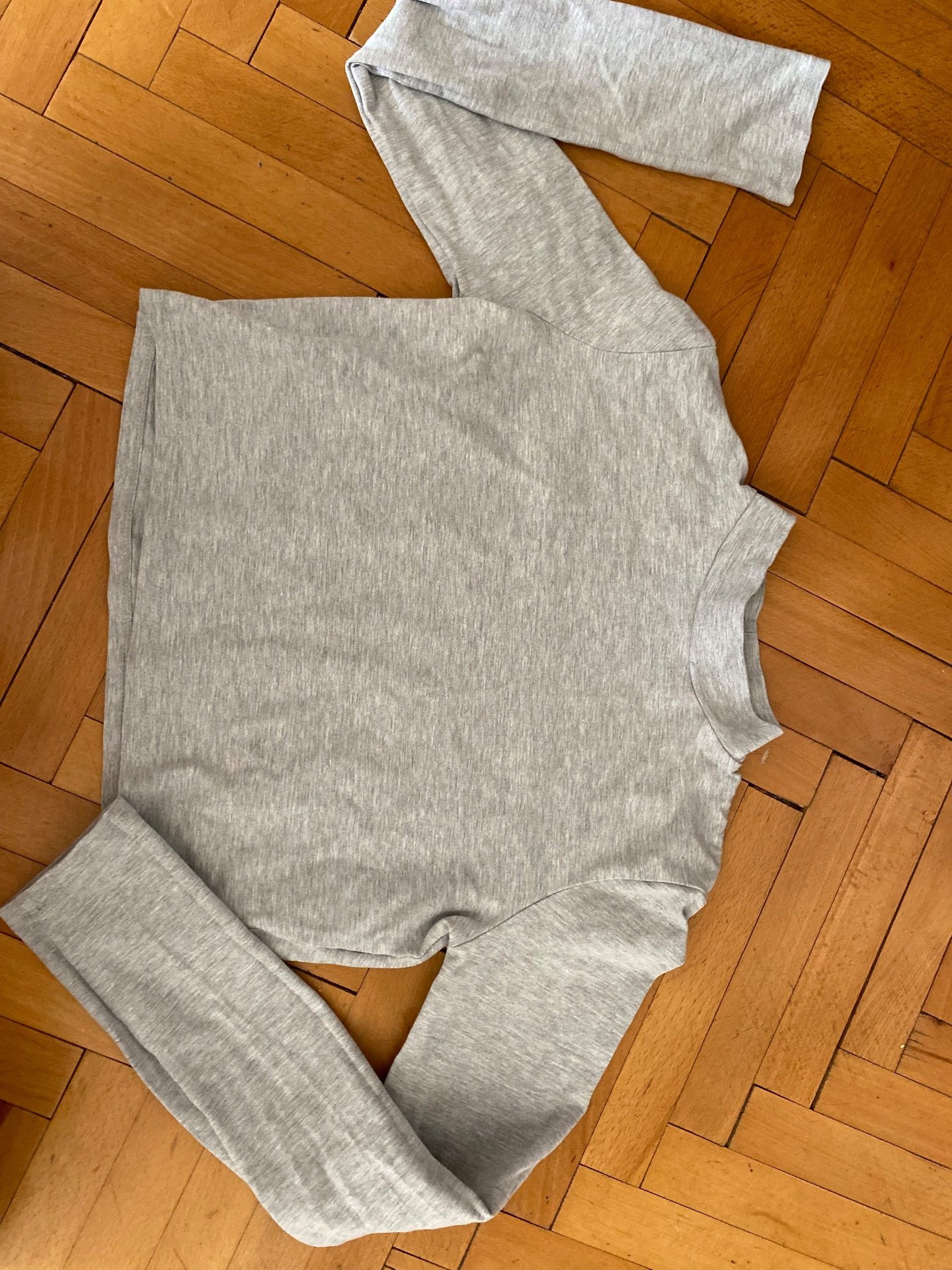 Zara сив crop top со долги ракави