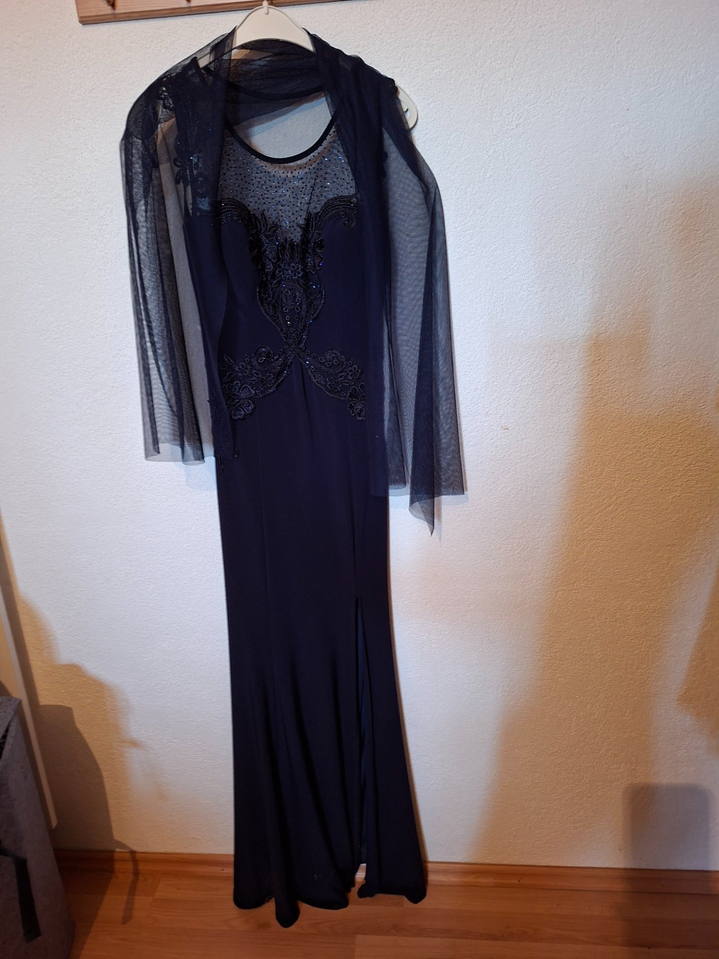 Свечен фустан број 36