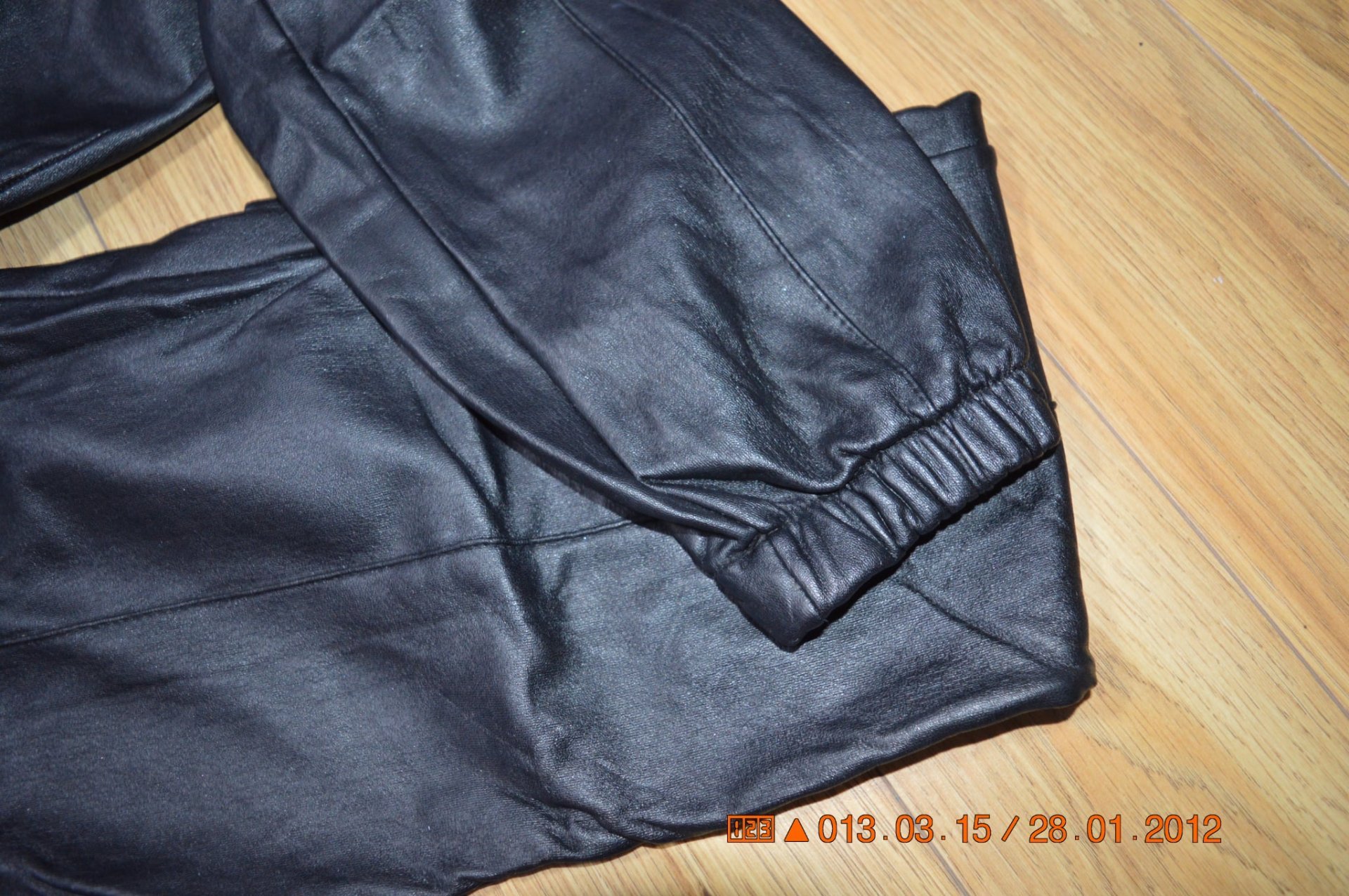 👖 Црни кожни панталони - 3