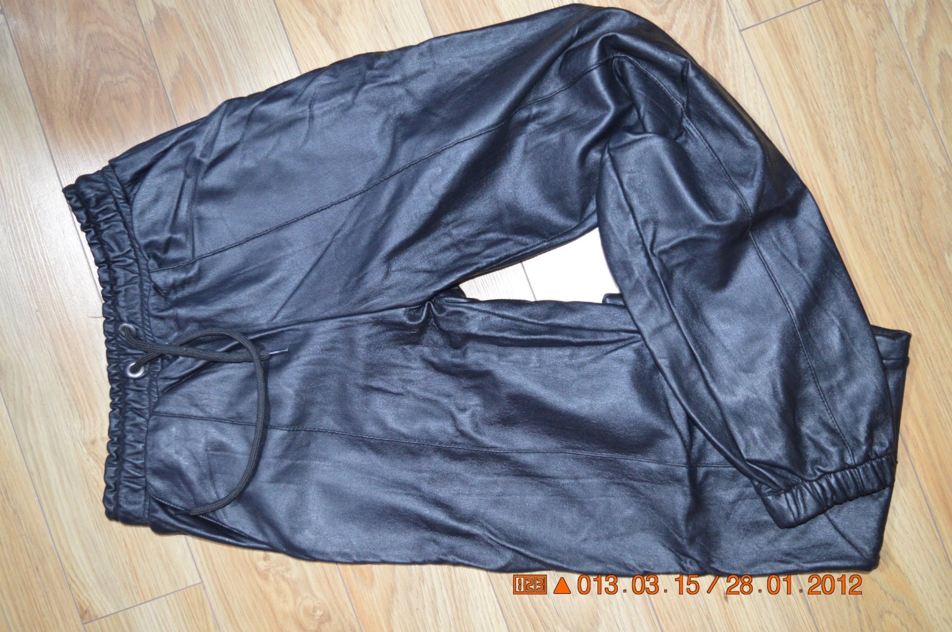 👖 Црни кожни панталони - 2