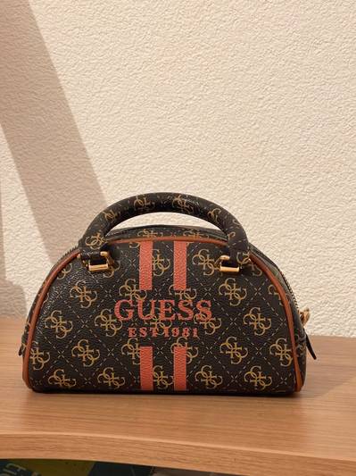 Guess canta