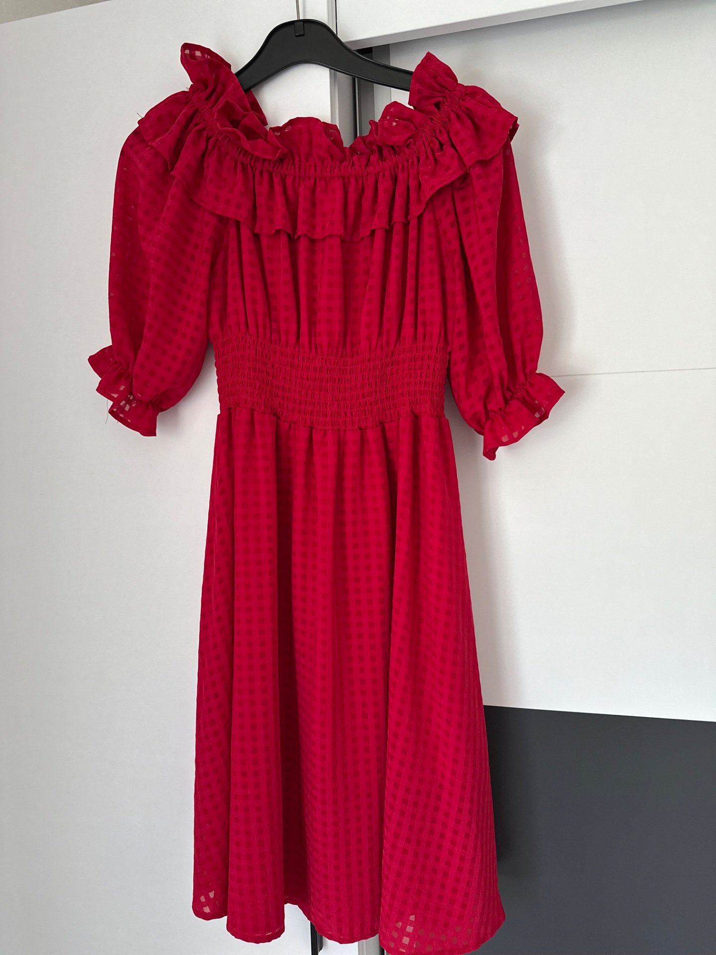 Црвен краток фустан број М