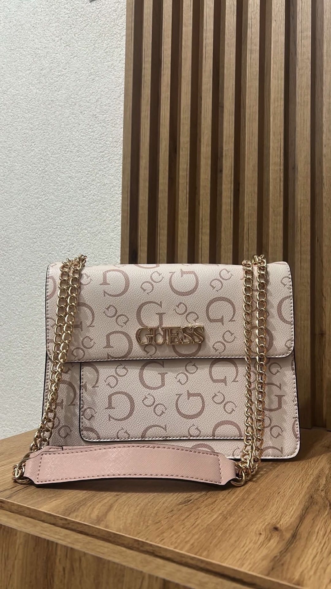 GUESS чанта