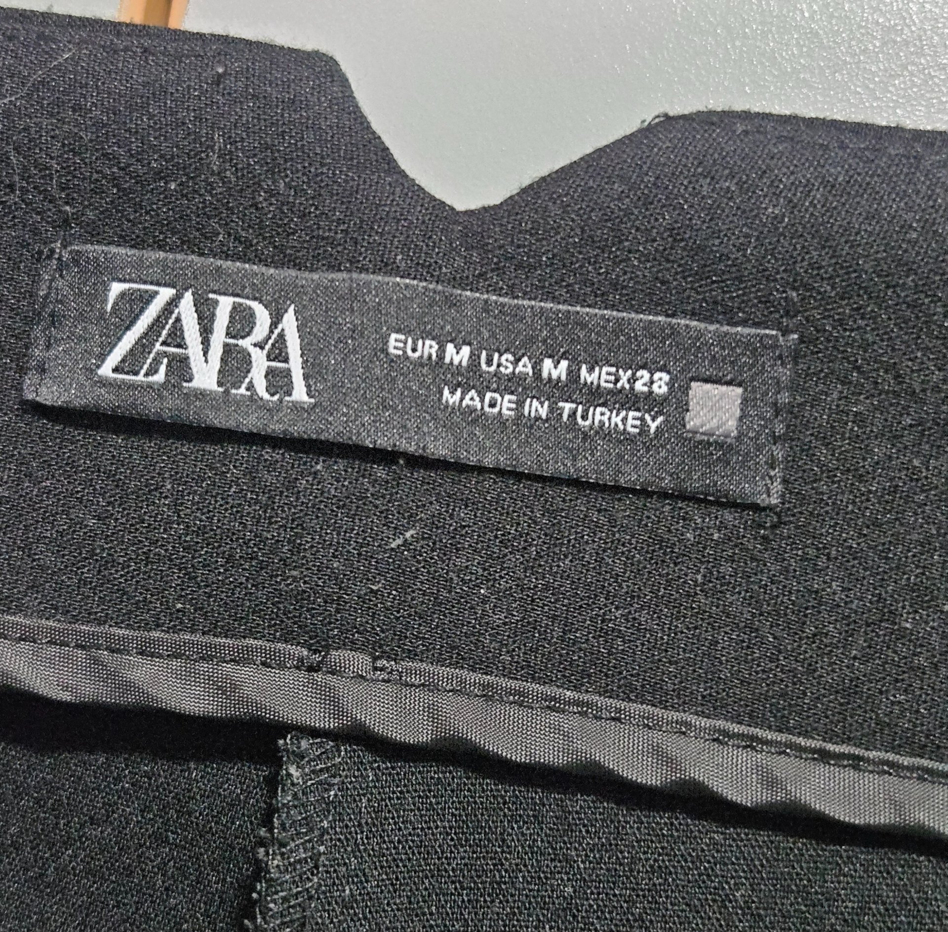 Зара црни формални панталони големина М / Zara crni formalni pantoloni golemina M - 3
